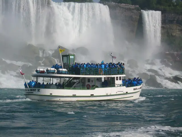 Horn blower Boat tour Service Niagara falls