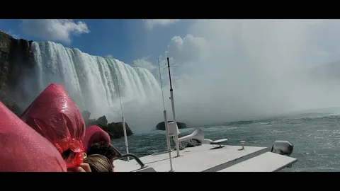 Horn Blower boat tour Niagara falls