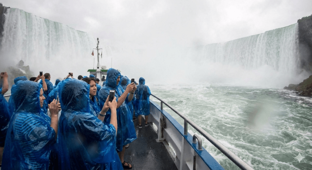 Horn Blower boat tour Niagara falls